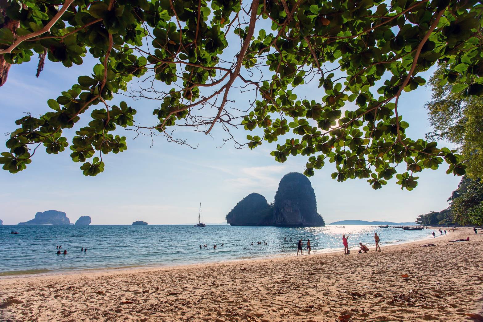 ทัวร์เกาะ 4 เกาะ ทะเลแหวก โดยเรือสปีดโบ๊ท